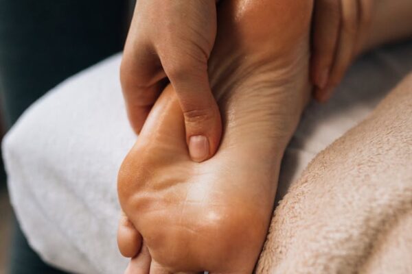 Verwen je zintuigen in Den Haag: de ultieme pedicure en wimperextensions ervaring